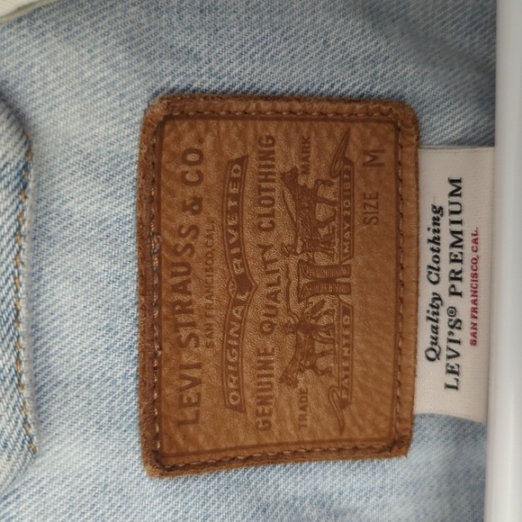 Women's Ex Boyfriend Levi's Jean Jacket Size Medium Light Wash Distressed - Picture 3 of 8